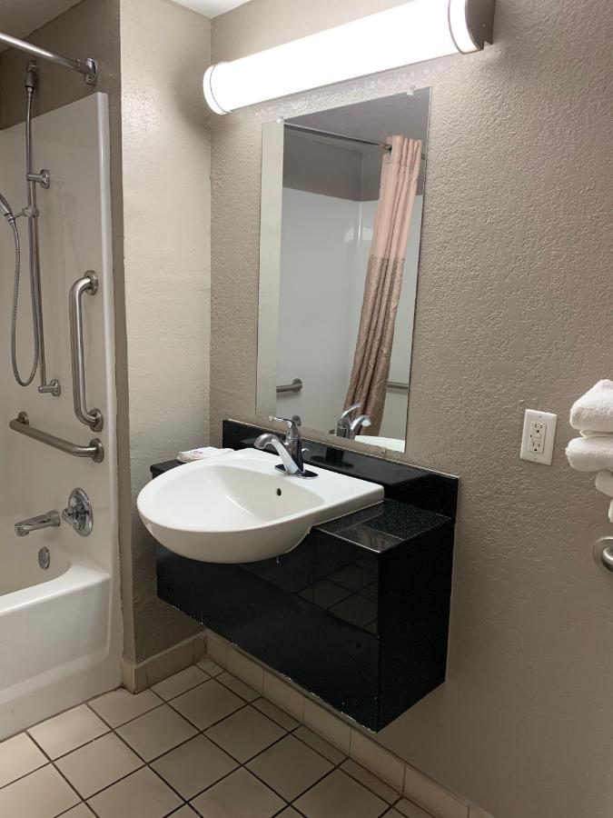 Motel 6-Laredo, Tx - North I-35 Exterior photo
