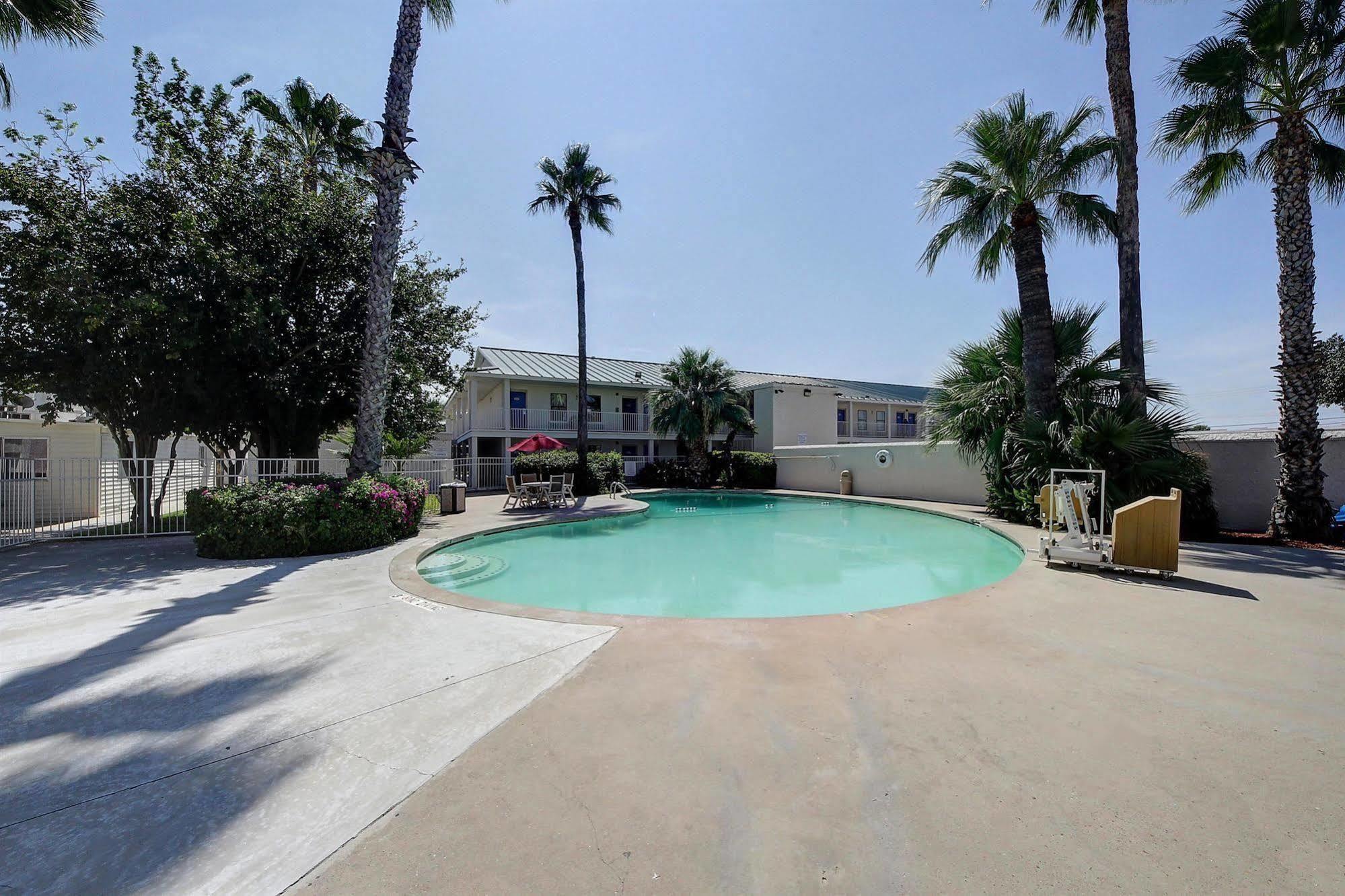 Motel 6-Laredo, Tx - North I-35 Exterior photo